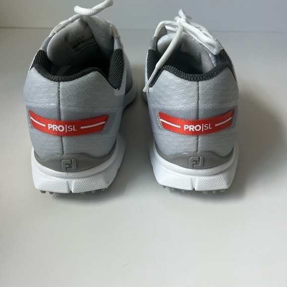 The Pro SL Sport Spikeless Men’s Golf Shoe. Size 9. Excellent Condition.